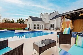 Fenced Yard & Ping-pong Table: Spacious Graham Gem