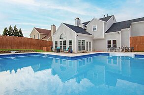 Fenced Yard & Ping-pong Table: Spacious Graham Gem