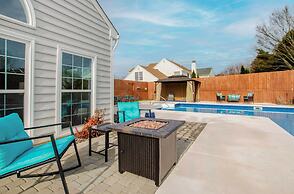 Fenced Yard & Ping-pong Table: Spacious Graham Gem