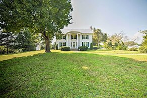 Rural & Historic Estate Home, 12 Mi to Clarksville