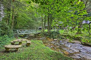 Peaceful Roan Mountain Escape: On-site Creek!