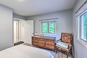 Peaceful Roan Mountain Escape: On-site Creek!