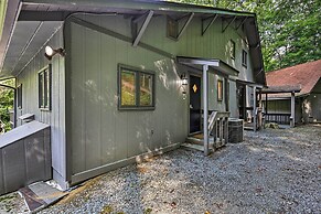 Peaceful Roan Mountain Escape: On-site Creek!