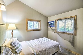 Pet-friendly Cabin: Minutes to Gig Harbor!