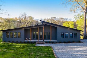 Riverfront Heber Springs Home With Dock & Slip!