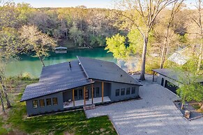 Riverfront Heber Springs Home With Dock & Slip!