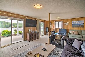 Lakefront Hiwassee Home w/ Private Dock & Deck!