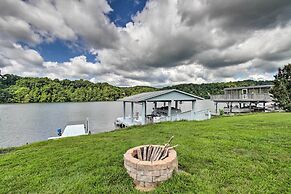 Lakefront Hiwassee Home w/ Private Dock & Deck!