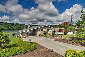 Lakefront Hiwassee Home w/ Private Dock & Deck!