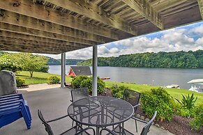 Lakefront Hiwassee Home w/ Private Dock & Deck!