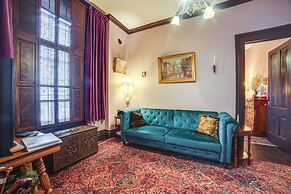 Vintage Apartment in Historic Downtown La Porte!