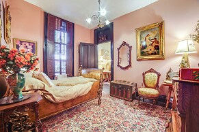 Vintage Apartment in Historic Downtown La Porte!
