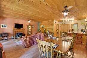 Idyllic Murphy Hideaway w/ Multi-level Deck!