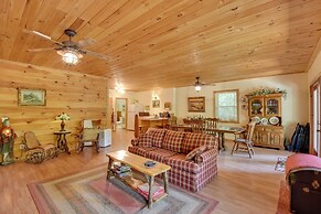 Idyllic Murphy Hideaway w/ Multi-level Deck!