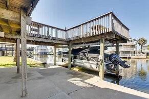 Canal-front Galveston Home: Fishing On-site!