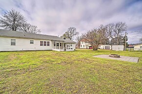 Lake Eufaula Retreat w/ Fire Pit, Near Main St!