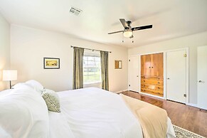 Lake Eufaula Retreat w/ Fire Pit, Near Main St!