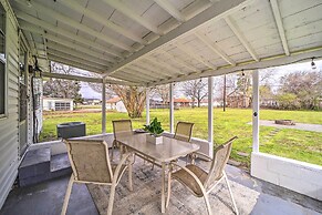 Lake Eufaula Retreat w/ Fire Pit, Near Main St!