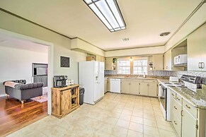 Lake Eufaula Retreat w/ Fire Pit, Near Main St!