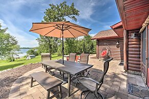 Quiet Lakeside Cabin: Patio & Stunning Views!