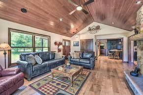 Quiet Lakeside Cabin: Patio & Stunning Views!