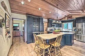 Quiet Lakeside Cabin: Patio & Stunning Views!