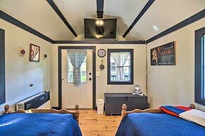 Quiet Lakeside Cabin: Patio & Stunning Views!