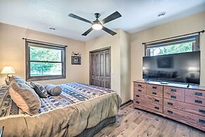 Quiet Lakeside Cabin: Patio & Stunning Views!