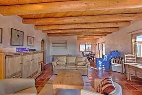 Southwest Home w/ 360-degree Mtn View, Ski Nearby!