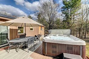 Catskills Getaway w/ Hot Tub on 45 Acres!