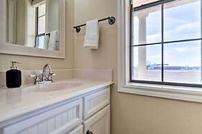 Spacious Krum Home 55 Mi to Dallas!