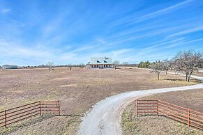 Spacious Krum Home 55 Mi to Dallas!