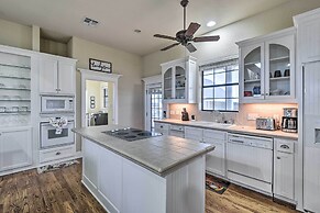 Spacious Krum Home 55 Mi to Dallas!