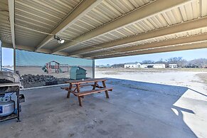 Spacious Krum Home 55 Mi to Dallas!
