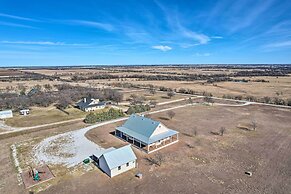Spacious Krum Home 55 Mi to Dallas!