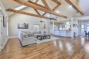 Spacious Krum Home 55 Mi to Dallas!