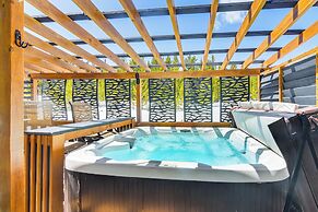 Romantic Mountain Retreat w/ Scenic Views!