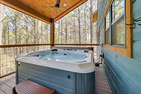 Serene Broken Bow Cabin w/ Hot Tub & Fire Pit!