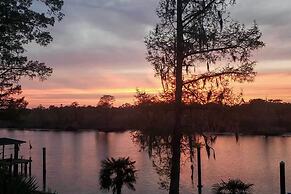 Pristine Cottage w/ Access to the Trent River