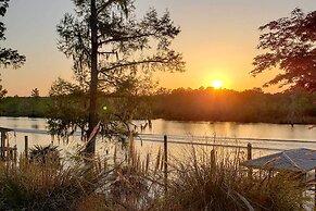 Pristine Cottage w/ Access to the Trent River