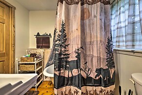 Trails & Creek On-site: Tranquil Greentown Cabin