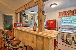 Trails & Creek On-site: Tranquil Greentown Cabin