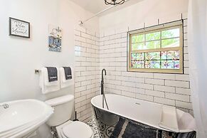 Lovely Historic Fort Worth Home w/ Deck