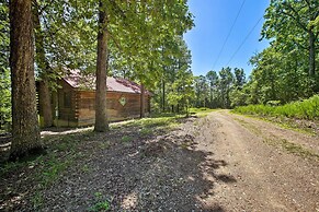 Secluded Studio w/ Deck ~ 8 Miles to Beaver Lake!