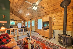 Secluded Studio w/ Deck ~ 8 Miles to Beaver Lake!