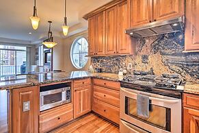 Sleek Escape w/ Balcony < 1 Mi to 5th Avenue!