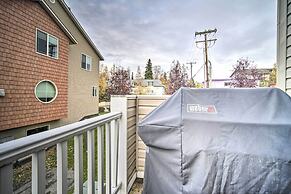 Sleek Escape w/ Balcony < 1 Mi to 5th Avenue!