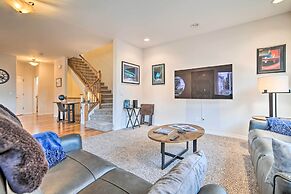 Sleek Escape w/ Balcony < 1 Mi to 5th Avenue!