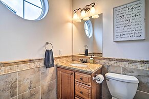 Sleek Escape w/ Balcony < 1 Mi to 5th Avenue!