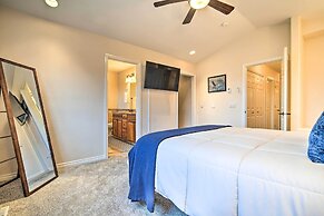 Sleek Escape w/ Balcony < 1 Mi to 5th Avenue!